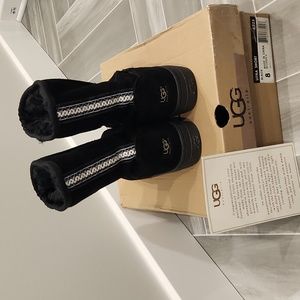 Uggs Tasman Braid Size 8